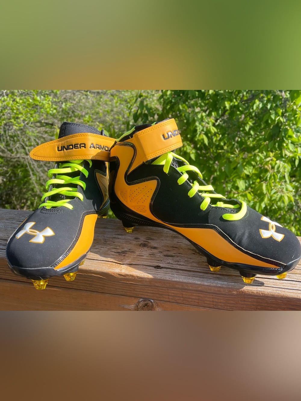 Under Armour Black and Yellow Men's Athletic Cleats with Neon Laces - Like new!
